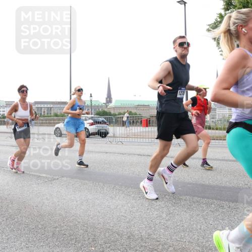 29.06.2025 - hella hamburg halbmarathon Lena Gebhardt http://msf.ph/oto/8432111 29.06.2025 10:07:53 Lombardsbrücke 165, 1278, 162, 1079, 1173, 1527, 1893, 2032, 2136, 2190, 2309, 3328, 3922, 4228, 4502, 4550, 4864, 5100, 5287, 6196, 6918, 7019, 7348, 7760, 8585, 9071, 9966, 9967, 10212, 10703, 11114, 11394, 11641, 12378, 12658, 12789, 12893, 13458, 15051, 15673, 15785, 16241, 16539, 16809, 16915, 17062, 18270, 18325, 18531, 18721, 19134 meine-sportfotos.de
