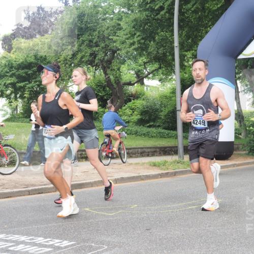 29.06.2025 - hella hamburg halbmarathon KatJ http://msf.ph/oto/8432115 29.06.2025 10:42:56 Zwischen KM18-KM19 2034, 4249, 5643, 5721, 8639 meine-sportfotos.de