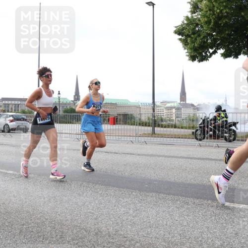 29.06.2025 - hella hamburg halbmarathon Lena Gebhardt http://msf.ph/oto/8432122 29.06.2025 10:07:53 Lombardsbrücke 971, 332, 12, 1079, 1173, 1527, 1893, 2032, 2136, 2190, 2309, 3328, 3922, 4228, 4502, 4550, 4864, 5100, 5287, 6196, 6918, 7019, 7348, 7760, 8585, 9071, 9966, 9967, 10212, 10703, 11114, 11394, 11641, 12378, 12658, 12789, 12893, 13458, 15051, 15673, 15785, 16241, 16539, 16809, 16915, 17062, 18270, 18325, 18531, 18721, 19134 meine-sportfotos.de