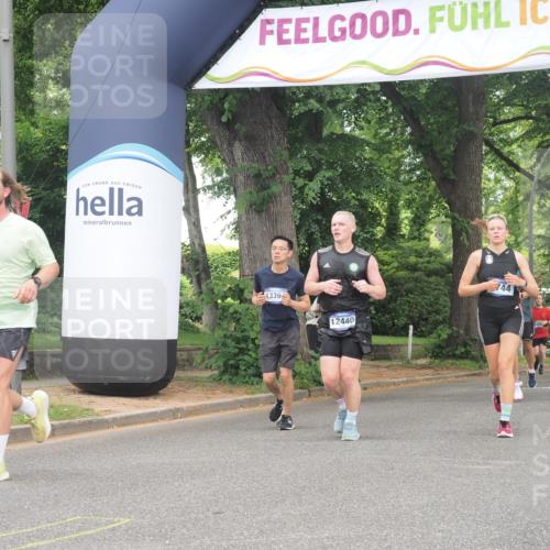 29.06.2025 - hella hamburg halbmarathon KatJ http://msf.ph/oto/8432123 29.06.2025 10:42:57 Zwischen KM18-KM19 2034, 4249, 5643, 5721, 5744 meine-sportfotos.de