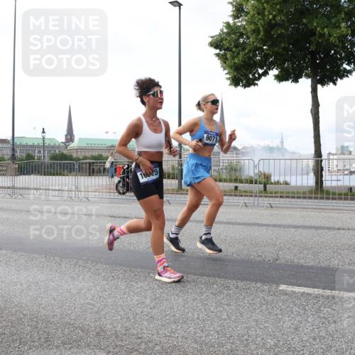 29.06.2025 - hella hamburg halbmarathon Lena Gebhardt http://msf.ph/oto/8432146 29.06.2025 10:07:54 Lombardsbrücke 1605, 9071, 1079, 1173, 1527, 1893, 2032, 2136, 2190, 2309, 3328, 3922, 4228, 4502, 4550, 4864, 5100, 5287, 6196, 6918, 7019, 7348, 7760, 8585, 9071, 9966, 9967, 10212, 10703, 11114, 11394, 11641, 12378, 12658, 12789, 12893, 13458, 15051, 15673, 15785, 16241, 16539, 16809, 16915, 18270, 18325, 18531, 18721, 19134 meine-sportfotos.de