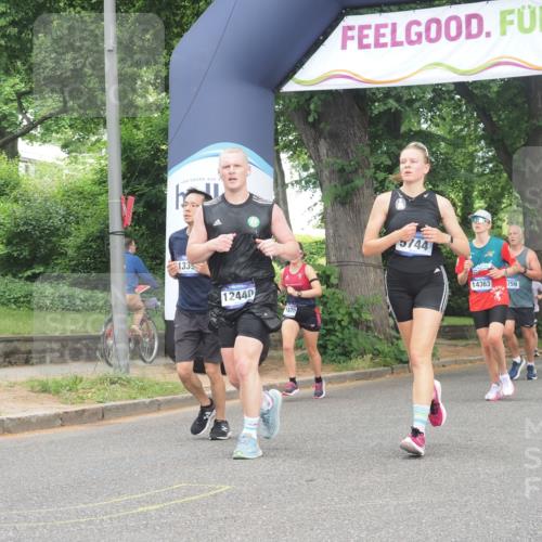29.06.2025 - hella hamburg halbmarathon KatJ http://msf.ph/oto/8432152 29.06.2025 10:42:59 Zwischen KM18-KM19 2034, 4249, 5721, 5744 meine-sportfotos.de