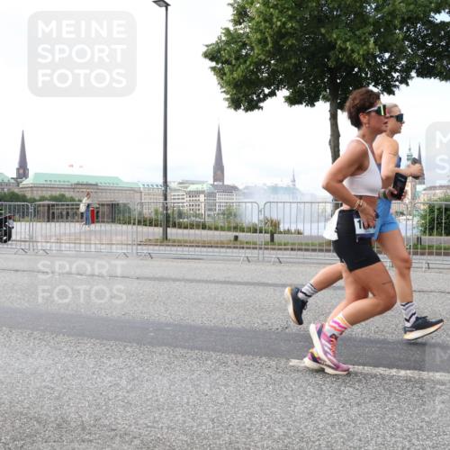 29.06.2025 - hella hamburg halbmarathon Lena Gebhardt http://msf.ph/oto/8432172 29.06.2025 10:07:54 Lombardsbrücke 1079, 1173, 1527, 1893, 2032, 2136, 2190, 2309, 3328, 3922, 4228, 4502, 4550, 4864, 5100, 5287, 6196, 6918, 7019, 7348, 7760, 8585, 9071, 9966, 9967, 10212, 10703, 11114, 11394, 11641, 12378, 12658, 12789, 12893, 13458, 15051, 15673, 15785, 16241, 16539, 16809, 16915, 18270, 18325, 18531, 18721, 19134 meine-sportfotos.de