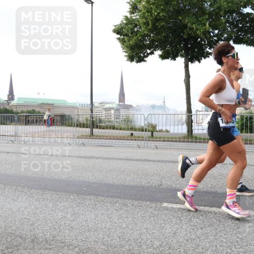 29.06.2025 - hella hamburg halbmarathon Lena Gebhardt http://msf.ph/oto/8432184 29.06.2025 10:07:54 Lombardsbrücke 1079, 1173, 1527, 1893, 2032, 2136, 2190, 2309, 3328, 3922, 4228, 4502, 4550, 4864, 5100, 5287, 6196, 6918, 7019, 7348, 7760, 8585, 9071, 9966, 9967, 10212, 10703, 11114, 11394, 11641, 12378, 12658, 12789, 12893, 13458, 15051, 15673, 15785, 16241, 16539, 16809, 16915, 18270, 18325, 18531, 18721, 19134 meine-sportfotos.de