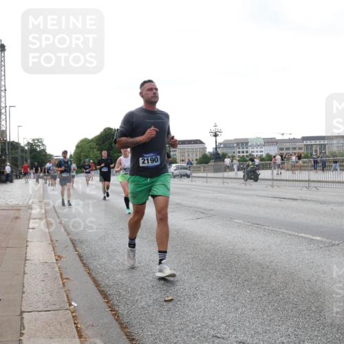 29.06.2025 - hella hamburg halbmarathon Lena Gebhardt http://msf.ph/oto/8432205 29.06.2025 10:07:55 Lombardsbrücke 5100, 1914, 2190, 332, 1079, 1173, 1527, 1893, 2136, 2190, 2309, 3328, 3922, 4228, 4502, 4864, 5100, 5287, 6196, 6918, 7019, 7348, 7760, 8585, 9071, 9966, 9967, 10212, 10703, 11114, 11394, 11641, 12378, 12658, 12789, 12893, 13458, 15673, 15785, 16241, 16539, 16809, 16915, 18270, 18325, 18531, 18721, 19134 meine-sportfotos.de