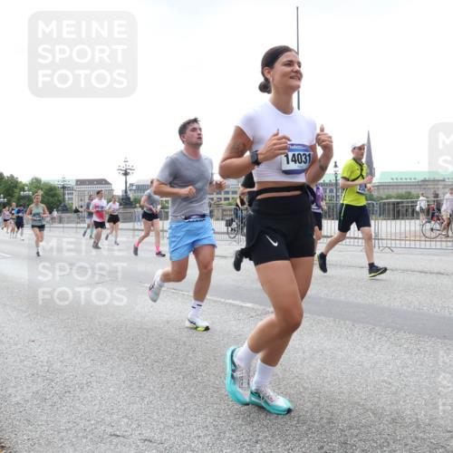 29.06.2025 - hella hamburg halbmarathon Lena Gebhardt http://msf.ph/oto/8432221 29.06.2025 10:44:21 Lombardsbrücke 14031, 1026, 1095, 1306, 1345, 1459, 1519, 1802, 1804, 2073, 2186, 2343, 2610, 2692, 3065, 3506, 3596, 4496, 4627, 4636, 4898, 4968, 5001, 5127, 5355, 5647, 5649, 5730, 5731, 5902, 5905, 6002, 6895, 7216, 7326, 7610, 7818, 7842, 8272, 8591, 8763, 8870, 8957, 9073, 9397, 9510, 9536, 9879, 10006, 10223, 10303, 10304, 10416, 11825, 11955, 12322, 12409, 12803, 12995, 13262, 13288, 13330, 13390, 13906, 14091, 14123, 14350, 14654, 14971, 18454, 18459 meine-sportfotos.de