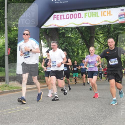 29.06.2025 - hella hamburg halbmarathon KatJ http://msf.ph/oto/8432263 29.06.2025 10:43:03 Zwischen KM18-KM19 5744, 6759, 6924 meine-sportfotos.de