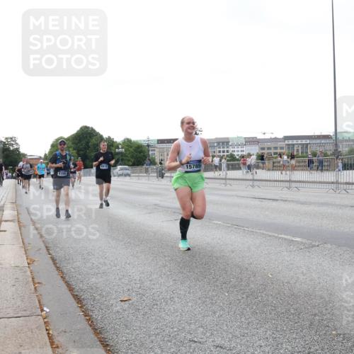 29.06.2025 - hella hamburg halbmarathon Lena Gebhardt http://msf.ph/oto/8432275 29.06.2025 10:07:57 Lombardsbrücke 5100, 6918, 15785, 1079, 1173, 1527, 1893, 2136, 2190, 2309, 3328, 3922, 4228, 4502, 4864, 5100, 5287, 6196, 6918, 7019, 7348, 7760, 8585, 9071, 9966, 9967, 10212, 10703, 11114, 11394, 11641, 12378, 12658, 12789, 12893, 13458, 15785, 16241, 16539, 16809, 16915, 18270, 18325, 18531, 18721, 19134 meine-sportfotos.de