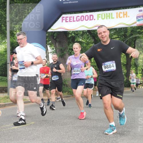 29.06.2025 - hella hamburg halbmarathon KatJ http://msf.ph/oto/8432295 29.06.2025 10:43:04 Zwischen KM18-KM19 5744, 6759, 6924 meine-sportfotos.de