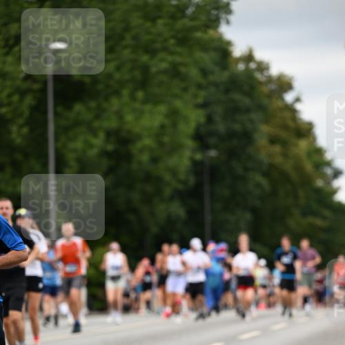 29.06.2025 - hella hamburg halbmarathon Dr. Thomas Lammeyer http://msf.ph/oto/8432301 29.06.2025 10:52:36 Kennedybrücke 1045, 1246, 1463, 1639, 1645, 2148, 2195, 2418, 2627, 2704, 2994, 3049, 3077, 3468, 3504, 3933, 4037, 4588, 4856, 5886, 5952, 6950, 7412, 7427, 7970, 8077, 8310, 8948, 9018, 9696, 9775, 9787, 10366, 10991, 11351 meine-sportfotos.de
