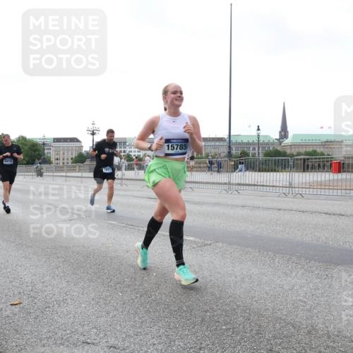 29.06.2025 - hella hamburg halbmarathon Lena Gebhardt http://msf.ph/oto/8432304 29.06.2025 10:07:57 Lombardsbrücke 5100, 6918, 1079, 15785, 1079, 1173, 1527, 1893, 2136, 2190, 2309, 3328, 3922, 4228, 4502, 4864, 5100, 5287, 6196, 6918, 7019, 7348, 7760, 8585, 9071, 9966, 9967, 10212, 10703, 11114, 11394, 11641, 12378, 12658, 12789, 12893, 13458, 15785, 16241, 16539, 16809, 16915, 18270, 18325, 18531, 18721, 19134 meine-sportfotos.de