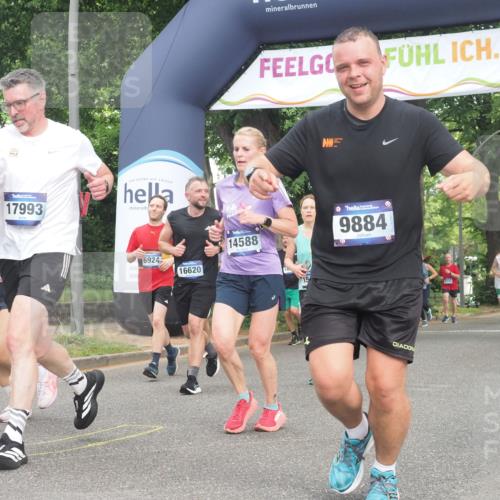 29.06.2025 - hella hamburg halbmarathon KatJ http://msf.ph/oto/8432309 29.06.2025 10:43:04 Zwischen KM18-KM19 5744, 6759, 6924 meine-sportfotos.de