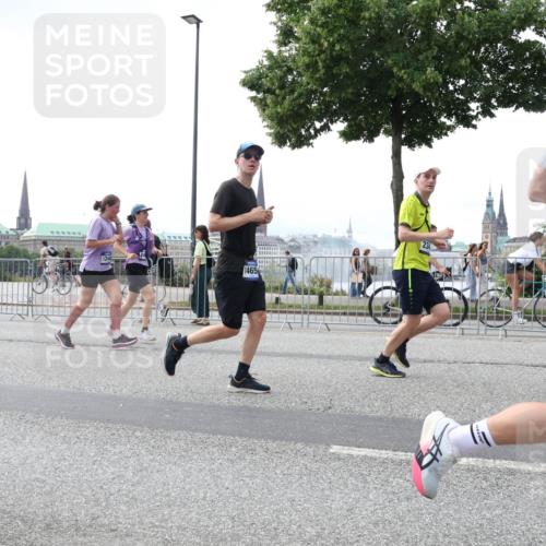 29.06.2025 - hella hamburg halbmarathon Lena Gebhardt http://msf.ph/oto/8432322 29.06.2025 10:44:22 Lombardsbrücke 124, 1465, 1026, 1095, 1306, 1345, 1459, 1519, 1802, 1804, 2186, 2343, 2610, 2692, 3065, 3506, 3596, 4215, 4496, 4627, 4636, 4898, 4968, 5001, 5127, 5355, 5647, 5649, 5730, 5731, 5902, 5905, 6002, 6895, 7216, 7326, 7610, 7818, 7842, 8272, 8591, 8763, 8870, 8957, 9073, 9397, 9510, 9536, 9879, 10006, 10223, 10303, 10304, 10416, 11825, 11955, 12322, 12409, 12803, 12995, 13262, 13288, 13330, 13390, 13906, 14091, 14123, 14350, 14654, 14971, 18454, 18459 meine-sportfotos.de