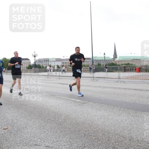 29.06.2025 - hella hamburg halbmarathon Lena Gebhardt http://msf.ph/oto/8432346 29.06.2025 10:07:58 Lombardsbrücke 5100, 6918, 07, 1079, 1173, 1527, 1893, 2136, 2190, 2309, 3328, 3922, 4228, 4502, 4864, 5100, 5287, 6918, 7019, 7348, 7760, 8585, 9071, 9966, 10212, 10609, 10703, 11114, 11394, 11641, 12378, 12658, 12789, 12893, 13014, 13458, 15785, 16241, 16539, 16809, 16915, 18270, 18325, 18531, 18721, 19134 meine-sportfotos.de