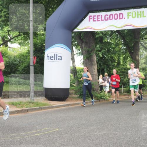 29.06.2025 - hella hamburg halbmarathon KatJ http://msf.ph/oto/8432351 29.06.2025 10:43:08 Zwischen KM18-KM19 6759, 6924 meine-sportfotos.de