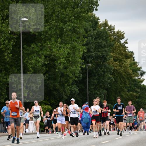 29.06.2025 - hella hamburg halbmarathon Dr. Thomas Lammeyer http://msf.ph/oto/8432367 29.06.2025 10:52:38 Kennedybrücke 1045, 1246, 1463, 1639, 1645, 2148, 2195, 2627, 2704, 2994, 3049, 3077, 3468, 3504, 3933, 4037, 4588, 4856, 5886, 5952, 6950, 7412, 7427, 7970, 8077, 8310, 8948, 9696, 9775, 9787, 10366, 10991, 11351 meine-sportfotos.de