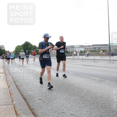 29.06.2025 - hella hamburg halbmarathon Lena Gebhardt http://msf.ph/oto/8432369 29.06.2025 10:07:59 Lombardsbrücke 5100, 6918, 1079, 1173, 1527, 2136, 2190, 2309, 2427, 3328, 3922, 4228, 4502, 4864, 5100, 5287, 5926, 6918, 7019, 7348, 7760, 8585, 9071, 9966, 10212, 10609, 10703, 10857, 11114, 11394, 11641, 12378, 12658, 12789, 12893, 13014, 13458, 15785, 16241, 16539, 16809, 16915, 18270, 18325, 18531, 18721, 19134 meine-sportfotos.de