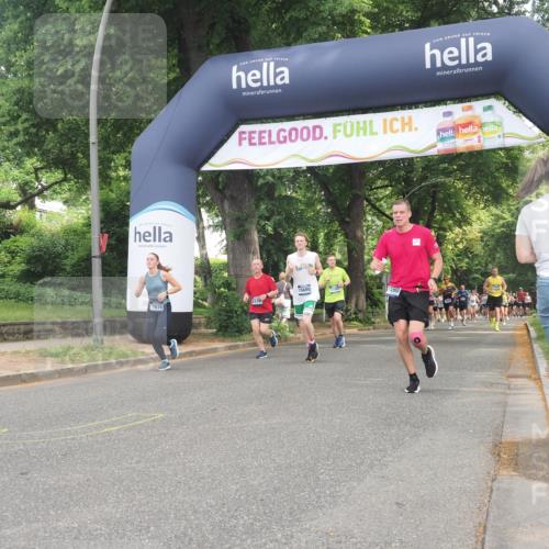 29.06.2025 - hella hamburg halbmarathon KatJ http://msf.ph/oto/8432370 29.06.2025 10:43:09 Zwischen KM18-KM19 1180, 6759, 6924 meine-sportfotos.de