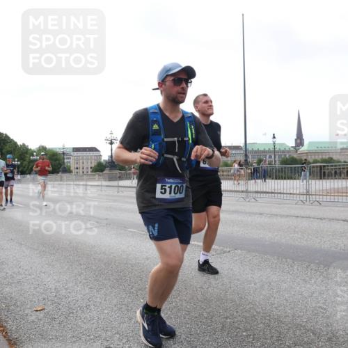 29.06.2025 - hella hamburg halbmarathon Lena Gebhardt http://msf.ph/oto/8432400 29.06.2025 10:08:00 Lombardsbrücke 4228, 5100, 1079, 1173, 1527, 2136, 2190, 2309, 2427, 3328, 3922, 4228, 4502, 4864, 5100, 5287, 5926, 6918, 7019, 7198, 7348, 7760, 8585, 9071, 9616, 9966, 10212, 10609, 10703, 10857, 11114, 11394, 11641, 12378, 12658, 12789, 12893, 13014, 13458, 15785, 16241, 16539, 16809, 16915, 18270, 18325, 18531, 18721, 19134 meine-sportfotos.de