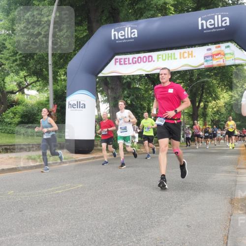 29.06.2025 - hella hamburg halbmarathon KatJ http://msf.ph/oto/8432401 29.06.2025 10:43:09 Zwischen KM18-KM19 1180, 6759, 6924 meine-sportfotos.de