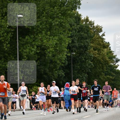 29.06.2025 - hella hamburg halbmarathon Dr. Thomas Lammeyer http://msf.ph/oto/8432402 29.06.2025 10:52:38 Kennedybrücke 1045, 1246, 1463, 1639, 1645, 2148, 2195, 2627, 2704, 2994, 3049, 3077, 3468, 3504, 3933, 4037, 4588, 4856, 5886, 5952, 6950, 7412, 7427, 7970, 8077, 8310, 8948, 9696, 9775, 9787, 10366, 10991, 11351 meine-sportfotos.de