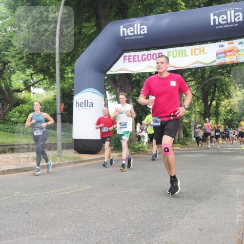 29.06.2025 - hella hamburg halbmarathon KatJ http://msf.ph/oto/8432410 29.06.2025 10:43:10 Zwischen KM18-KM19 1180, 6924, 8330 meine-sportfotos.de