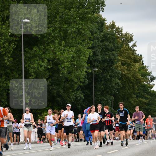 29.06.2025 - hella hamburg halbmarathon Dr. Thomas Lammeyer http://msf.ph/oto/8432414 29.06.2025 10:52:39 Kennedybrücke 1045, 1246, 1463, 1639, 1645, 2148, 2627, 2704, 2994, 3049, 3077, 3468, 3504, 3933, 4037, 4588, 4856, 5714, 5886, 5952, 6950, 7412, 7427, 7970, 8077, 8310, 8948, 9696, 9775, 9787, 10366, 10991, 11351 meine-sportfotos.de