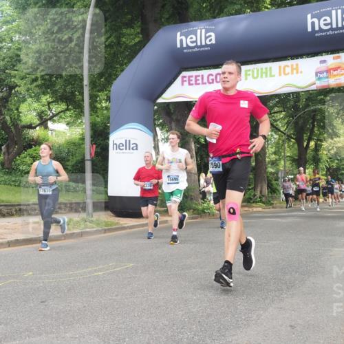 29.06.2025 - hella hamburg halbmarathon KatJ http://msf.ph/oto/8432416 29.06.2025 10:43:10 Zwischen KM18-KM19 1180, 6924, 8330 meine-sportfotos.de