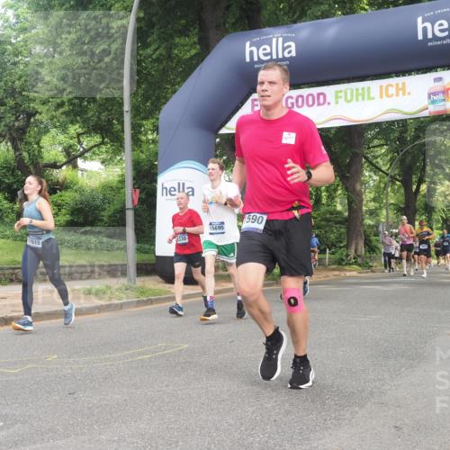 29.06.2025 - hella hamburg halbmarathon KatJ http://msf.ph/oto/8432426 29.06.2025 10:43:10 Zwischen KM18-KM19 1180, 6924, 8330 meine-sportfotos.de