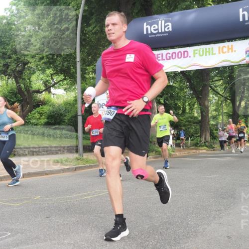 29.06.2025 - hella hamburg halbmarathon KatJ http://msf.ph/oto/8432438 29.06.2025 10:43:10 Zwischen KM18-KM19 1180, 6924, 8330 meine-sportfotos.de