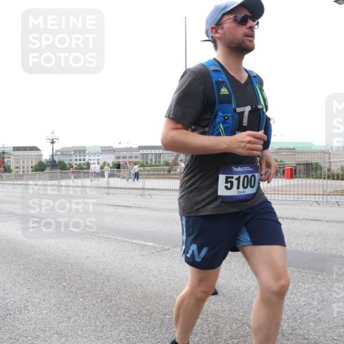 29.06.2025 - hella hamburg halbmarathon Lena Gebhardt http://msf.ph/oto/8432448 29.06.2025 10:08:00 Lombardsbrücke 5100, 1079, 1173, 1527, 2136, 2190, 2309, 2427, 3328, 3922, 4228, 4502, 4864, 5100, 5287, 5926, 6918, 7019, 7198, 7348, 7760, 8585, 9071, 9616, 9966, 10212, 10609, 10703, 10857, 11114, 11394, 11641, 12378, 12658, 12789, 12893, 13014, 13458, 15785, 16241, 16539, 16809, 16915, 18270, 18325, 18531, 18721, 19134 meine-sportfotos.de