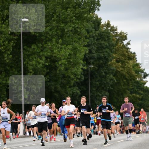 29.06.2025 - hella hamburg halbmarathon Dr. Thomas Lammeyer http://msf.ph/oto/8432519 29.06.2025 10:52:41 Kennedybrücke 1045, 1246, 1463, 1639, 1645, 1720, 2148, 2627, 2704, 3049, 3077, 3215, 3504, 3933, 4037, 4856, 5714, 5886, 5952, 6950, 7412, 7427, 7970, 8077, 8310, 8948, 9696, 9775, 9787, 10366, 10991, 11351 meine-sportfotos.de