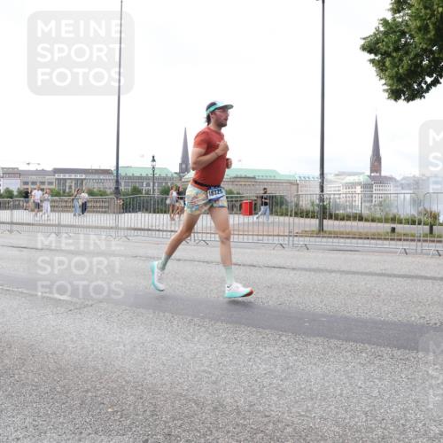 29.06.2025 - hella hamburg halbmarathon Lena Gebhardt http://msf.ph/oto/8432521 29.06.2025 10:08:03 Lombardsbrücke 4228, 18325, 1079, 1173, 1527, 2136, 2190, 2309, 2427, 3328, 4228, 4502, 4864, 5100, 5287, 5926, 6918, 7019, 7198, 7348, 7760, 8585, 9071, 9616, 9966, 10212, 10609, 10703, 10857, 11114, 11394, 11641, 12378, 12658, 12789, 12893, 13014, 13458, 14631, 15785, 16241, 16539, 16809, 16915, 18270, 18325, 18531, 18721, 19134 meine-sportfotos.de
