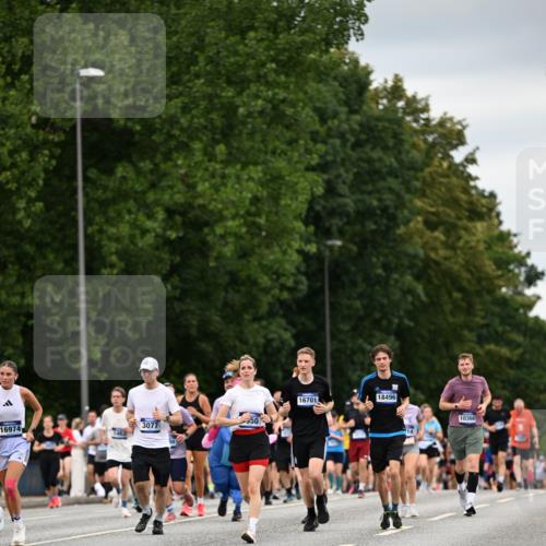 29.06.2025 - hella hamburg halbmarathon Dr. Thomas Lammeyer http://msf.ph/oto/8432525 29.06.2025 10:52:41 Kennedybrücke 1045, 1246, 1463, 1639, 1645, 1720, 2148, 2627, 2704, 3049, 3077, 3215, 3504, 3933, 4037, 4856, 5714, 5886, 5952, 6950, 7412, 7427, 7970, 8077, 8310, 8948, 9696, 9775, 9787, 10366, 10991, 11351 meine-sportfotos.de