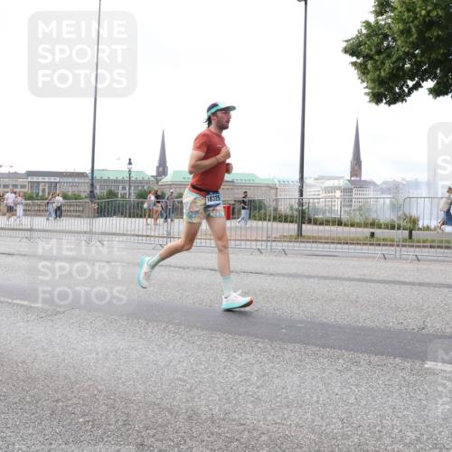 29.06.2025 - hella hamburg halbmarathon Lena Gebhardt http://msf.ph/oto/8432537 29.06.2025 10:08:03 Lombardsbrücke 4228, 18325, 1079, 1173, 1527, 2136, 2190, 2309, 2427, 3328, 4228, 4502, 4864, 5100, 5287, 5926, 6918, 7019, 7198, 7348, 7760, 8585, 9071, 9616, 9966, 10212, 10609, 10703, 10857, 11114, 11394, 11641, 12378, 12658, 12789, 12893, 13014, 13458, 14631, 15785, 16241, 16539, 16809, 16915, 18270, 18325, 18531, 18721, 19134 meine-sportfotos.de