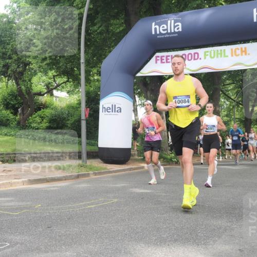 29.06.2025 - hella hamburg halbmarathon KatJ http://msf.ph/oto/8432551 29.06.2025 10:43:15 Zwischen KM18-KM19 1180, 4868, 6591, 6720, 8330 meine-sportfotos.de