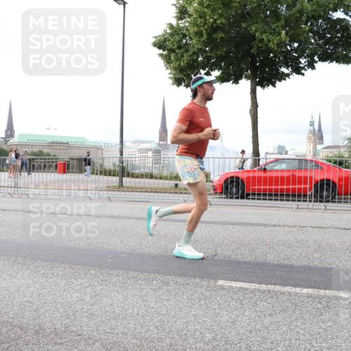 29.06.2025 - hella hamburg halbmarathon Lena Gebhardt http://msf.ph/oto/8432556 29.06.2025 10:08:04 Lombardsbrücke 1079, 1173, 1527, 2136, 2190, 2309, 2427, 3328, 4228, 4502, 4864, 5100, 5287, 5926, 6918, 7198, 7348, 7760, 8585, 9071, 9616, 9823, 9966, 10212, 10609, 10703, 10857, 11114, 11394, 11641, 12378, 12658, 12789, 12893, 13014, 13458, 14631, 15785, 16241, 16539, 16809, 16915, 18270, 18325, 18531, 18721, 19134 meine-sportfotos.de