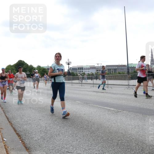 29.06.2025 - hella hamburg halbmarathon Lena Gebhardt http://msf.ph/oto/8432560 29.06.2025 10:44:25 Lombardsbrücke 12803, 17844, 7942, 1345, 1519, 1802, 1804, 2186, 2343, 2610, 2674, 2692, 3065, 3506, 3596, 4215, 4496, 4636, 4898, 4968, 5001, 5127, 5355, 5647, 5649, 5730, 5731, 5902, 5905, 6002, 7216, 7326, 7610, 7818, 7842, 8272, 8591, 8763, 8870, 8957, 9073, 9331, 9333, 9397, 9510, 9536, 9879, 10006, 10223, 10303, 10304, 10416, 11825, 11955, 12322, 12409, 12803, 12995, 13262, 13288, 13330, 13390, 13906, 14091, 14123, 14350, 14654, 14681, 14971, 18454, 18459 meine-sportfotos.de