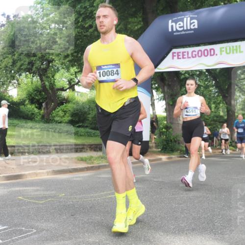 29.06.2025 - hella hamburg halbmarathon KatJ http://msf.ph/oto/8432587 29.06.2025 10:43:16 Zwischen KM18-KM19 1180, 4868, 6591, 6720, 8330, 8393 meine-sportfotos.de