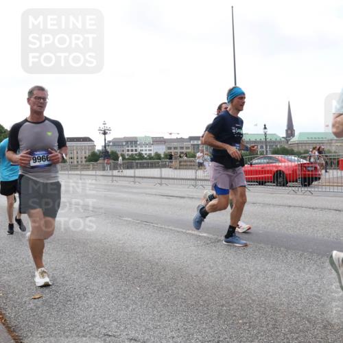 29.06.2025 - hella hamburg halbmarathon Lena Gebhardt http://msf.ph/oto/8432617 29.06.2025 10:08:05 Lombardsbrücke 9270, 9966, 4228, 1079, 1173, 1527, 2190, 2309, 2427, 3328, 4228, 4502, 4864, 5100, 5287, 5926, 6918, 7198, 7348, 7760, 8585, 9071, 9457, 9616, 9823, 9966, 10212, 10609, 10703, 10857, 11114, 11394, 11641, 12378, 12658, 12789, 12893, 13014, 13458, 14631, 15785, 16241, 16539, 16809, 16915, 18270, 18325, 18531, 18721, 19134 meine-sportfotos.de
