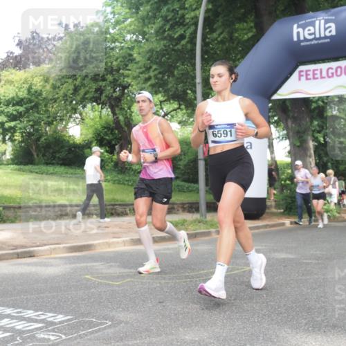 29.06.2025 - hella hamburg halbmarathon KatJ http://msf.ph/oto/8432624 29.06.2025 10:43:17 Zwischen KM18-KM19 1180, 4868, 6591, 6720, 8330, 8393 meine-sportfotos.de