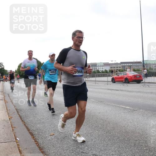 29.06.2025 - hella hamburg halbmarathon Lena Gebhardt http://msf.ph/oto/8432668 29.06.2025 10:08:05 Lombardsbrücke 18270, 4864, 966, 1079, 1173, 1527, 2190, 2309, 2427, 3328, 4228, 4502, 4864, 5100, 5287, 5926, 6918, 7198, 7348, 7760, 8585, 9071, 9457, 9616, 9823, 9966, 10212, 10609, 10703, 10857, 11114, 11394, 11641, 12378, 12658, 12789, 12893, 13014, 13458, 14631, 15785, 16241, 16539, 16809, 16915, 18270, 18325, 18531, 18721, 19134 meine-sportfotos.de