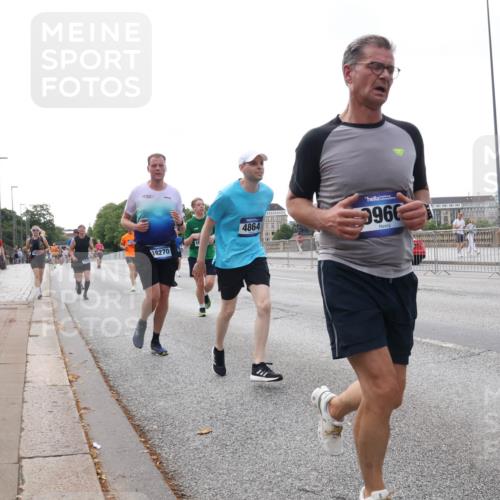 29.06.2025 - hella hamburg halbmarathon Lena Gebhardt http://msf.ph/oto/8432689 29.06.2025 10:08:05 Lombardsbrücke 18270, 4864, 960, 1079, 1173, 1527, 2190, 2309, 2427, 3328, 4228, 4502, 4864, 5100, 5287, 5926, 6918, 7198, 7348, 7760, 8585, 9071, 9457, 9616, 9823, 9966, 10212, 10609, 10703, 10857, 11114, 11394, 11641, 12378, 12658, 12789, 12893, 13014, 13458, 14631, 15785, 16241, 16539, 16809, 16915, 18270, 18325, 18531, 18721, 19134 meine-sportfotos.de