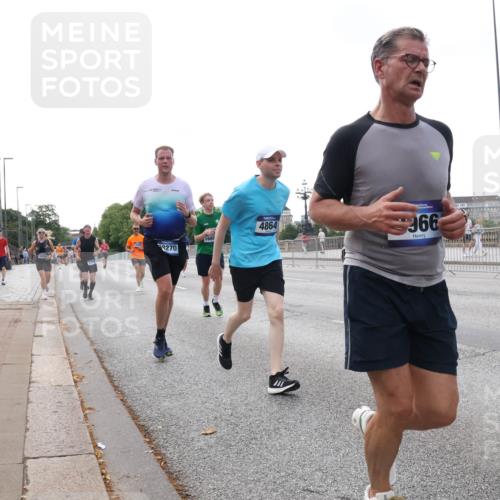 29.06.2025 - hella hamburg halbmarathon Lena Gebhardt http://msf.ph/oto/8432714 29.06.2025 10:08:06 Lombardsbrücke 270, 1680, 4864, 366, 1079, 1173, 1527, 2190, 2309, 2427, 3328, 4228, 4864, 5100, 5287, 5926, 6918, 7198, 7348, 7476, 7760, 8585, 9071, 9457, 9616, 9823, 9966, 10212, 10609, 10703, 10857, 11114, 11394, 11641, 12378, 12658, 12789, 12893, 13014, 13458, 14631, 15785, 16241, 16539, 16809, 16915, 18270, 18325, 18531, 19134 meine-sportfotos.de