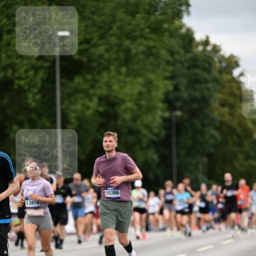 29.06.2025 - hella hamburg halbmarathon Dr. Thomas Lammeyer http://msf.ph/oto/8432753 29.06.2025 10:52:48 Kennedybrücke 1246, 1463, 1639, 1645, 1701, 1720, 2627, 2704, 3049, 3077, 3215, 3933, 4856, 5010, 5714, 5952, 6950, 7394, 7427, 7970, 8077, 9552, 9691, 9696, 9775, 9787, 10366, 10794 meine-sportfotos.de