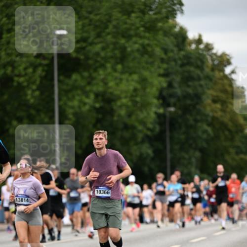 29.06.2025 - hella hamburg halbmarathon Dr. Thomas Lammeyer http://msf.ph/oto/8432757 29.06.2025 10:52:48 Kennedybrücke 1246, 1463, 1639, 1645, 1701, 1720, 2627, 2704, 3049, 3077, 3215, 3933, 4856, 5010, 5714, 5952, 6950, 7394, 7427, 7970, 8077, 9552, 9691, 9696, 9775, 9787, 10366, 10794 meine-sportfotos.de