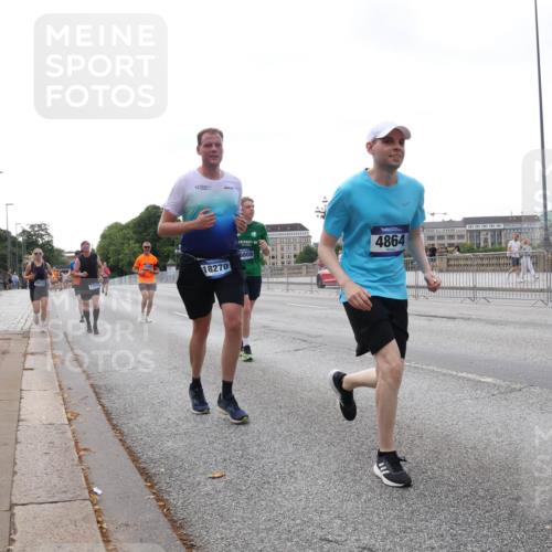 29.06.2025 - hella hamburg halbmarathon Lena Gebhardt http://msf.ph/oto/8432758 29.06.2025 10:08:06 Lombardsbrücke 18270, 4864, 1079, 1173, 1527, 2190, 2309, 2427, 3328, 4228, 4864, 5100, 5287, 5926, 6918, 7198, 7348, 7476, 7760, 8585, 9071, 9457, 9616, 9823, 9966, 10212, 10609, 10703, 10857, 11114, 11394, 11641, 12378, 12658, 12789, 12893, 13014, 13458, 14631, 15785, 16241, 16539, 16809, 16915, 18270, 18325, 18531, 19134 meine-sportfotos.de