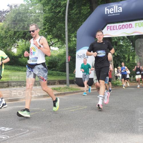 29.06.2025 - hella hamburg halbmarathon KatJ http://msf.ph/oto/8432760 29.06.2025 10:43:23 Zwischen KM18-KM19 1972, 2982, 3042, 4152, 4594, 5418, 7037, 8255, 8393 meine-sportfotos.de
