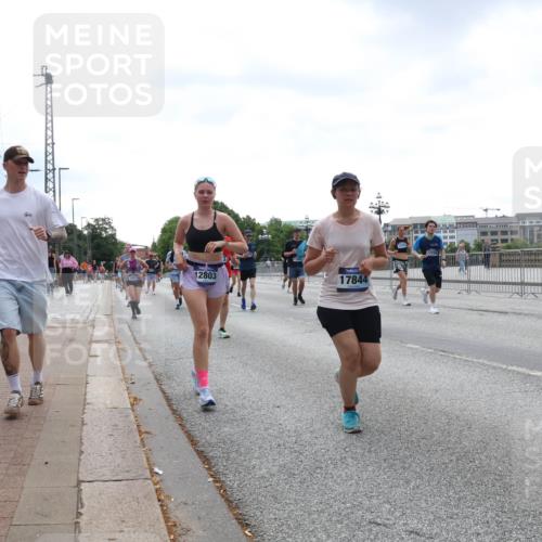 29.06.2025 - hella hamburg halbmarathon Lena Gebhardt http://msf.ph/oto/8432764 29.06.2025 10:44:27 Lombardsbrücke 12803, 17844, 12256, 1345, 1519, 1802, 1804, 2186, 2343, 2610, 2674, 2692, 3065, 3506, 3596, 4215, 4496, 4636, 4898, 4968, 5001, 5127, 5355, 5647, 5649, 5730, 5731, 5902, 5905, 6002, 7216, 7326, 7610, 7818, 7842, 8272, 8591, 8763, 8957, 9073, 9331, 9333, 9397, 9510, 9536, 9879, 10006, 10223, 10303, 10304, 10416, 11825, 11955, 12322, 12409, 12803, 12995, 13262, 13288, 13330, 13390, 13906, 14091, 14123, 14350, 14654, 14681, 14971, 18454, 18459 meine-sportfotos.de