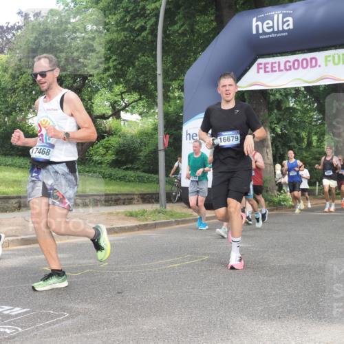 29.06.2025 - hella hamburg halbmarathon KatJ http://msf.ph/oto/8432768 29.06.2025 10:43:23 Zwischen KM18-KM19 1972, 2982, 3042, 4152, 4594, 5418, 7037, 8255, 8393 meine-sportfotos.de